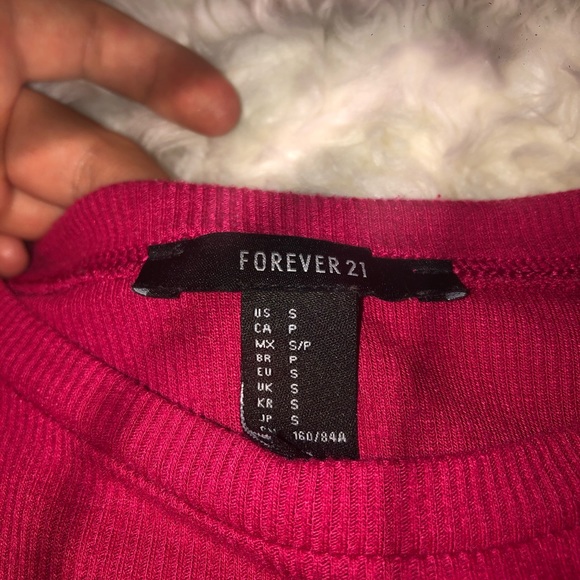 Rosy red cropped ruffled top. - Picture 2 of 2